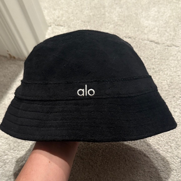 ALO Yoga Accessories - ALO Yoga Classic Black Bucket Hat